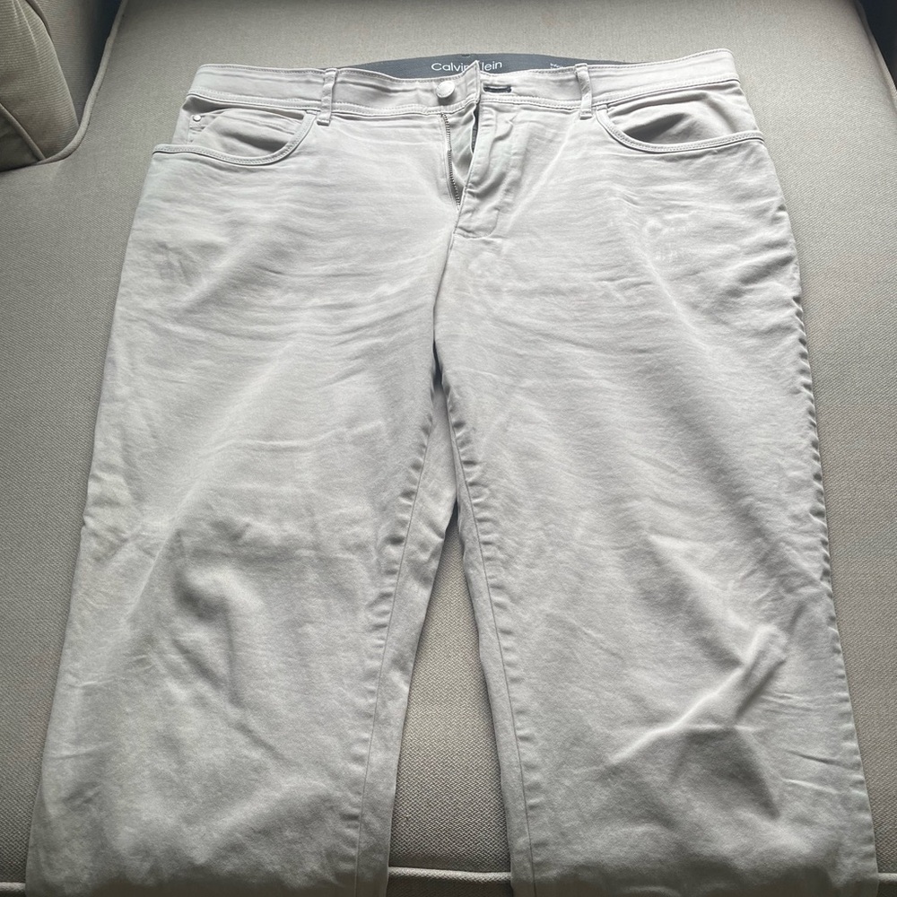Calvin Klein Mens 36x30 Light Gray Straight Leg Jeans